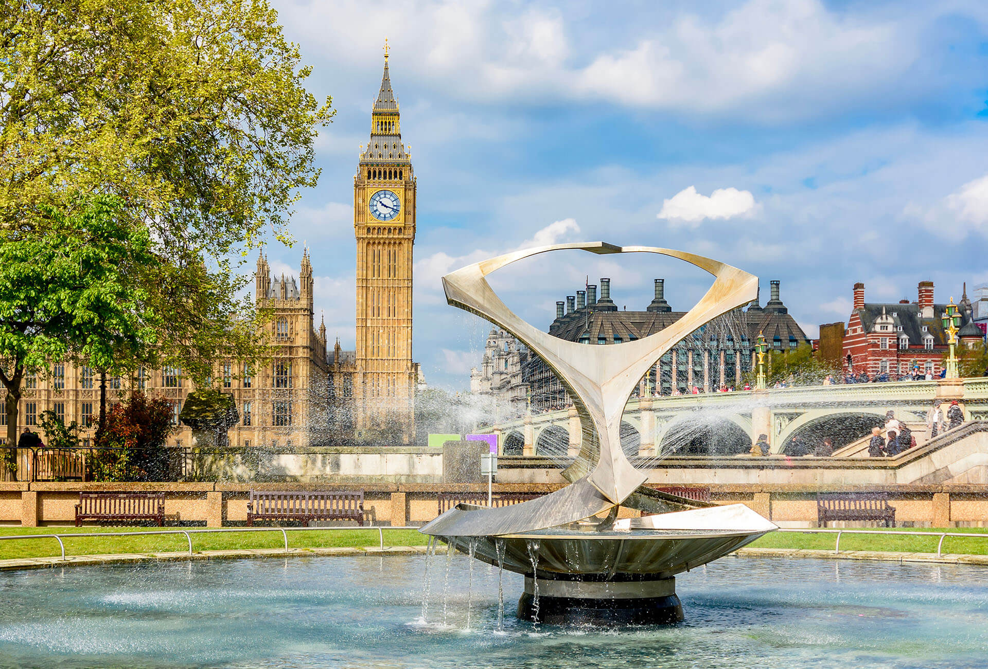 UK: US Visa Applicants Must Use VFS Global Centres by July 15